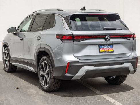 New 2026 Volkswagen Tiguan SE FWD image 3