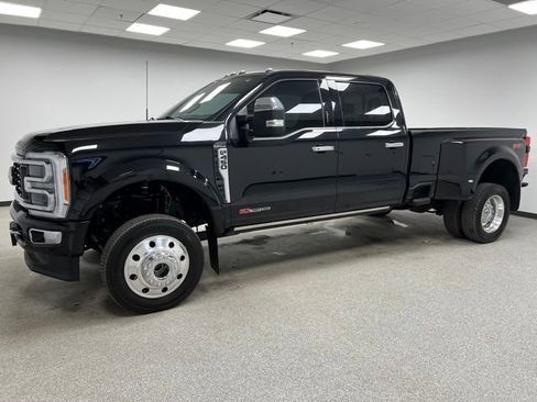 Used 2023 Ford F450 Platinum w/ FX4 Off-Road Package AWD/4WD image 5
