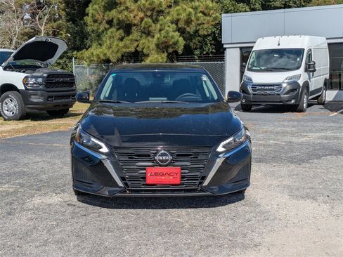 Used 2023 Nissan Altima 2.5 SV image 2