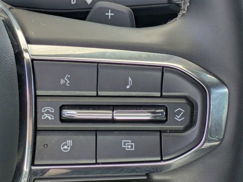 Used 2025 GMC Acadia Elevation image 19