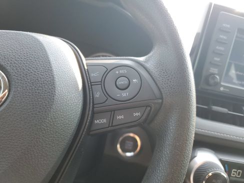Used 2021 Toyota RAV4 XLE FWD image 23