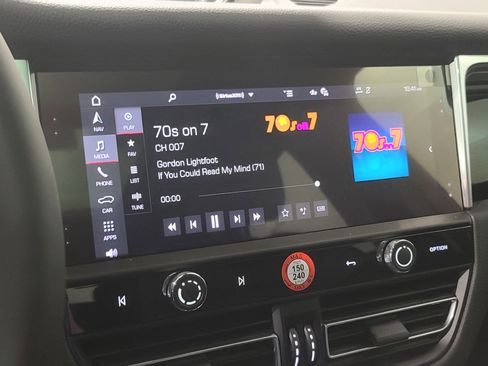 New 2026 Porsche Macan image 21