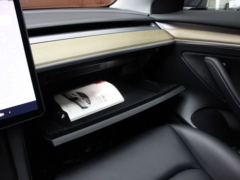 Used 2023 Tesla Model 3 Standard Range image 31