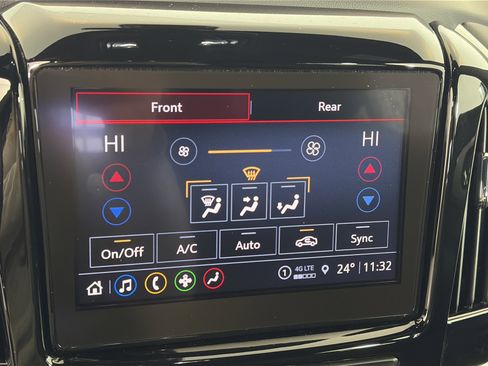 Used 2023 Chevrolet Traverse LT image 23