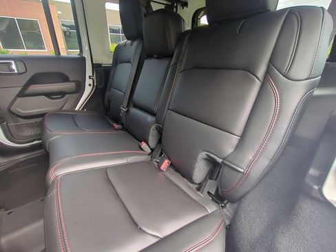 Used 2025 Jeep Wrangler Unlimited Rubicon AWD/4WD image 28