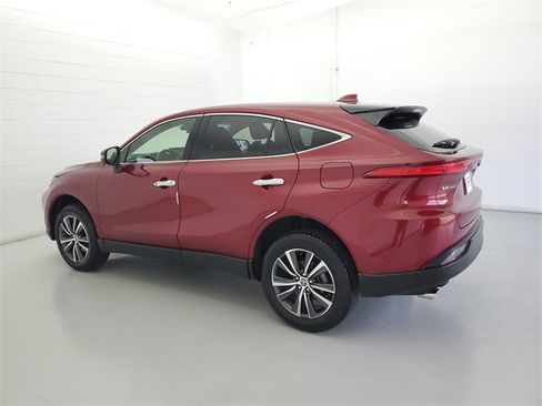 Used 2022 Toyota Venza LE image 7