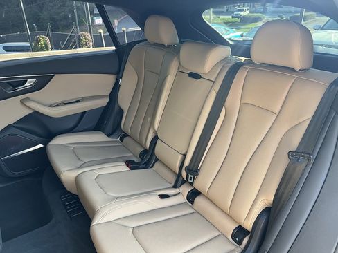 Used 2023 Audi Q8 Prestige image 28