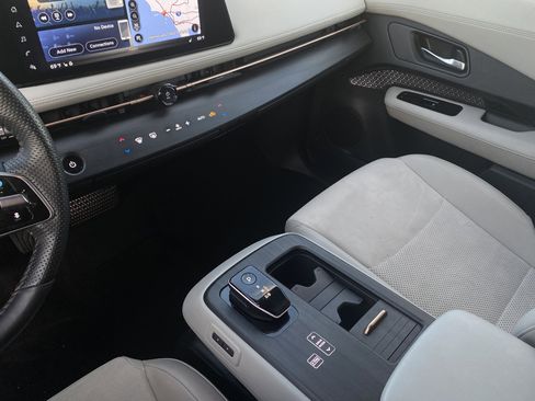 Used 2024 Nissan Ariya FWD image 15