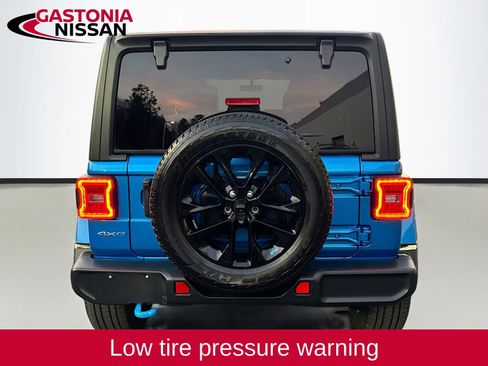 Used 2022 Jeep Wrangler Unlimited Sahara w/ Cold Weather Group image 7