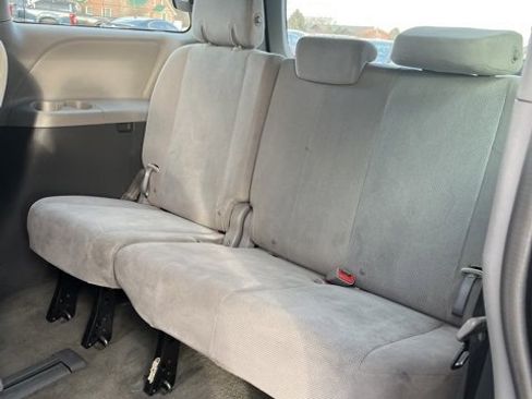 Used 2015 Toyota Sienna L image 38