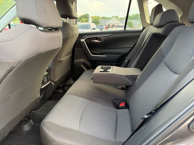 Used 2025 Toyota RAV4 XLE FWD image 15