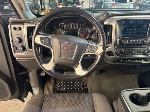 Used 2018 GMC Sierra 2500 SLE w/ SLE Preferred Package AWD/4WD image 17