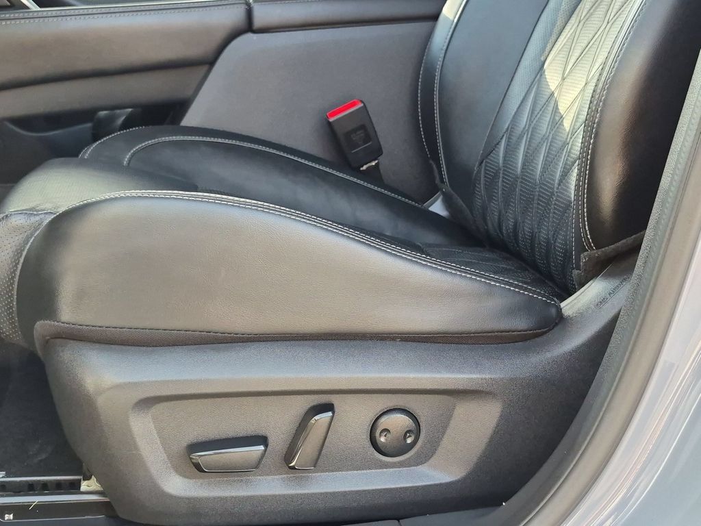 Used 2021 Nissan Rogue Platinum FWD image 12