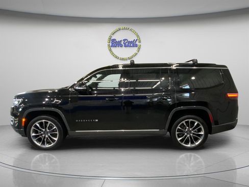 Used 2022 Jeep Wagoneer Series III w/ Premium Group I image 2