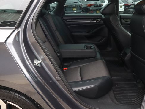 Used 2018 Honda Accord Sport image 19