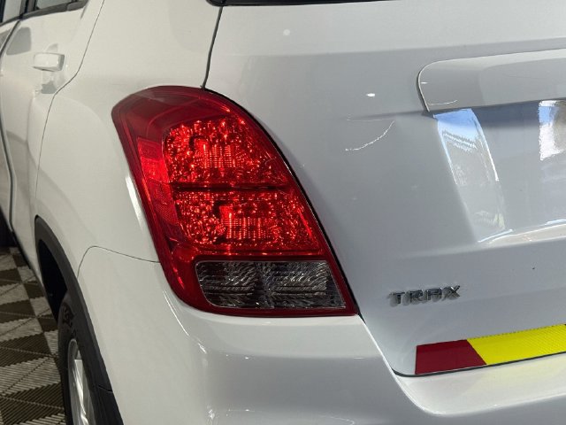 Used 2021 Chevrolet Trax LS FWD image 33