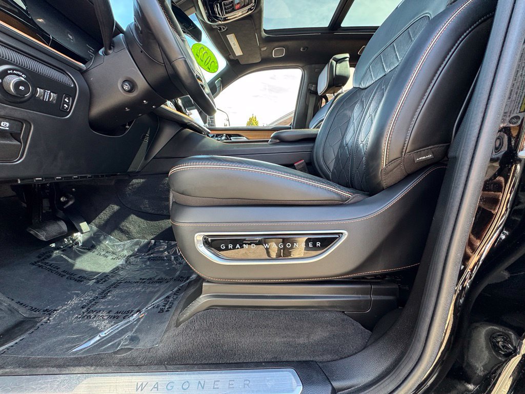 Used 2022 Jeep Grand Wagoneer Series III w/ Rear-Seat Entertainment Group AWD/4WD image 18
