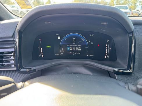 Used 2025 Toyota Camry SE image 29