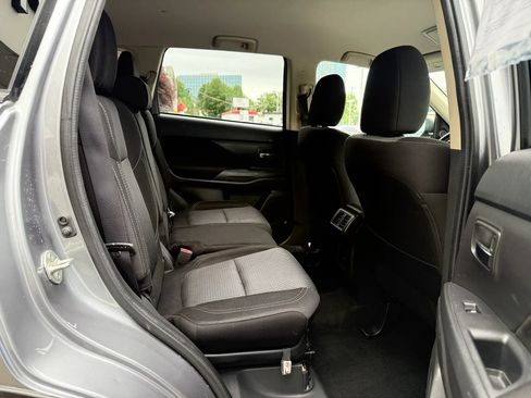Used 2020 Mitsubishi Outlander ES AWD/4WD image 31