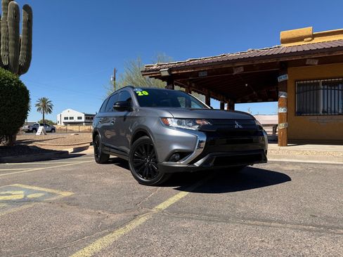 Used 2020 Mitsubishi Outlander SE image 4