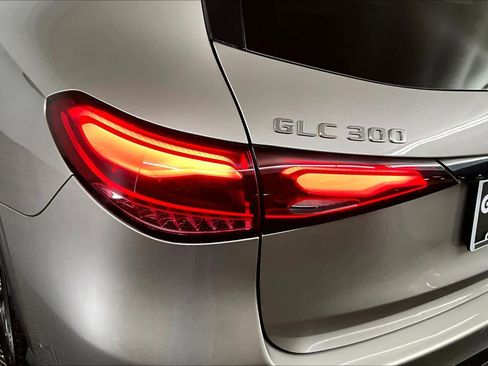 Used 2024 Mercedes-Benz GLC 300 4MATIC image 28