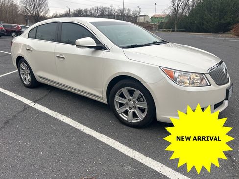 Used 2010 Buick LaCrosse CXL image 1