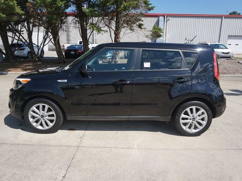 Used 2018 Kia Soul + FWD image 15
