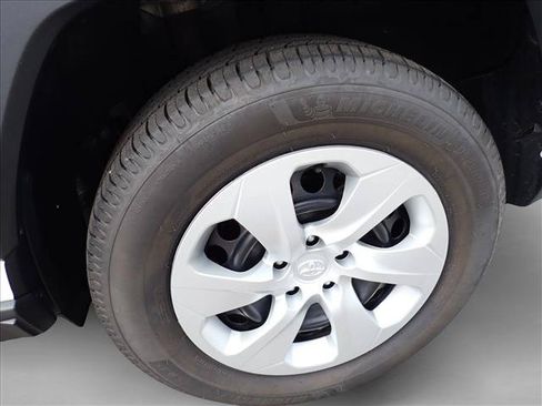 Used 2022 Toyota RAV4 LE AWD/4WD image 7