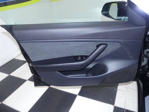 Used 2018 Tesla Model 3 Long Range AWD/4WD image 22