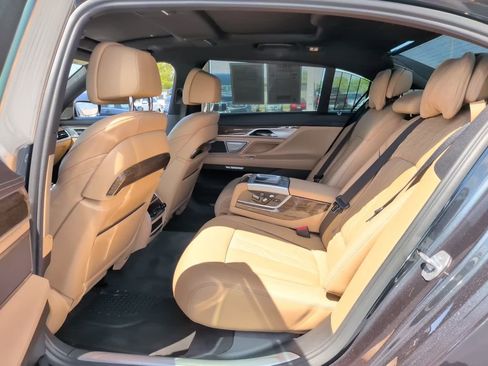 Used 2018 BMW 740e xDrive AWD/4WD image 13