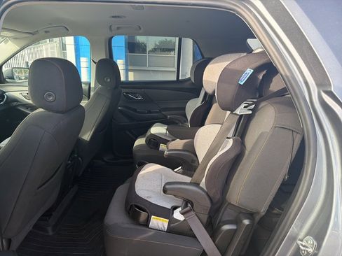 Used 2021 Chevrolet Traverse LT image 8