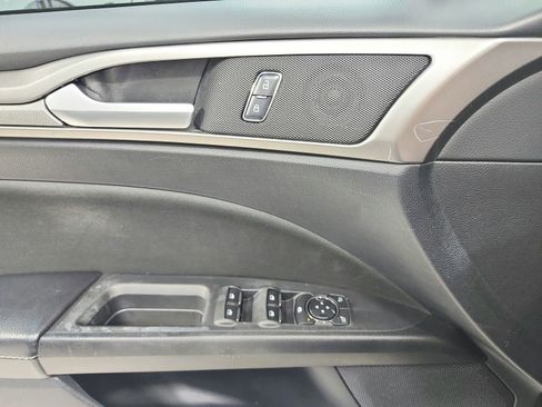 Used 2018 Ford Fusion SE image 29