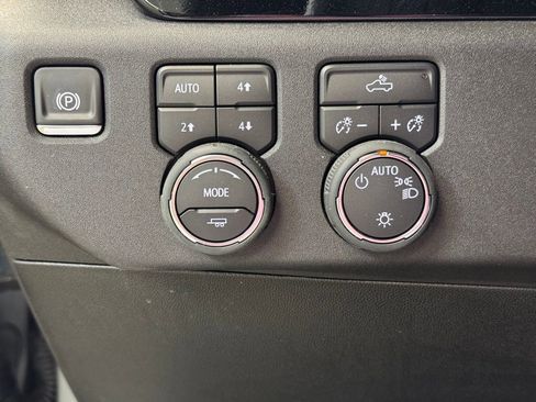 Used 2025 Chevrolet Silverado 1500 LT AWD/4WD image 29