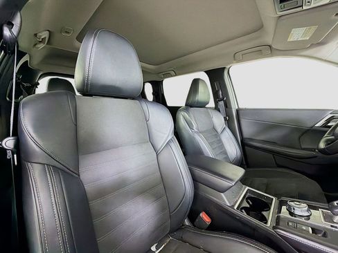 Used 2024 Mitsubishi Outlander SE FWD image 28