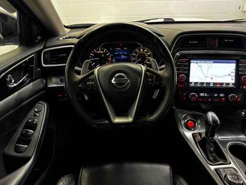 Used 2017 Nissan Maxima SR FWD image 16