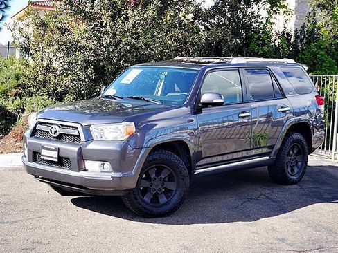 Used 2013 Toyota 4Runner SR5 w/ Convenience Pkg image 3