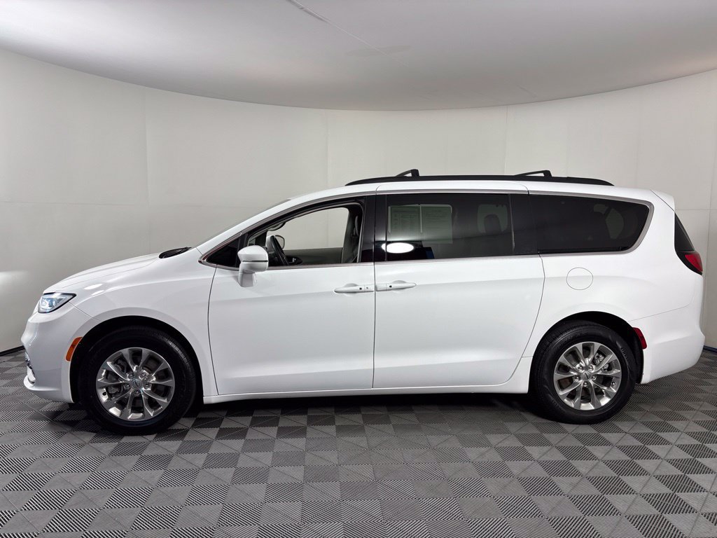 Used 2022 Chrysler Pacifica Touring-L AWD/4WD image 15