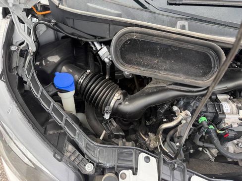 Used 2023 Ford Transit 250 Low Roof AWD image 12