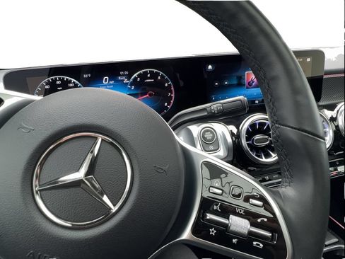 Used 2023 Mercedes-Benz GLB 250 image 38