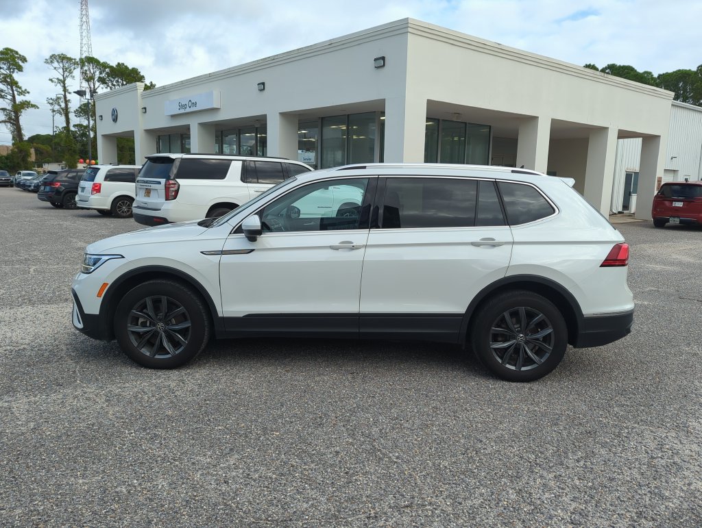 Used 2023 Volkswagen Tiguan SE FWD image 4