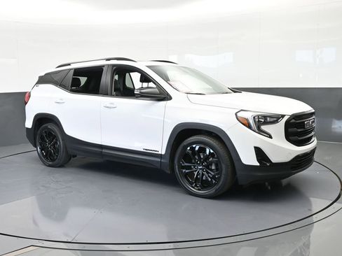 Used 2021 GMC Terrain SLT w/ Elevation Edition image 8