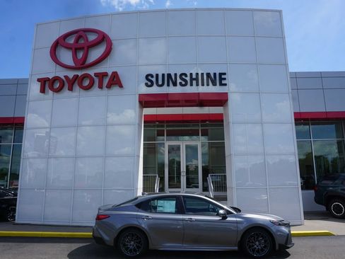 New 2026 Toyota Camry SE FWD image 1