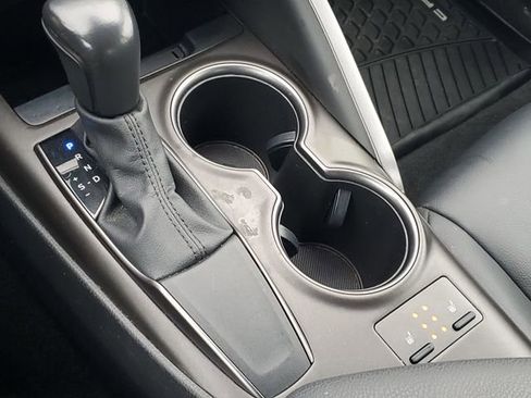 Used 2024 Toyota Camry SE image 25