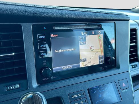 Used 2015 Toyota Sienna XLE w/ XLE Navigation Package FWD image 15