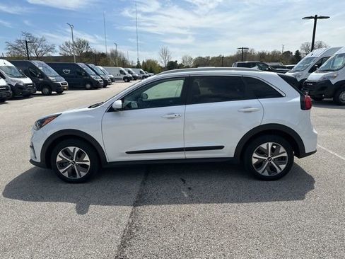 Used 2022 Kia Niro EX Premium w/ Cold Weather Package image 8