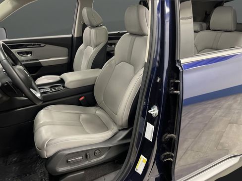 Used 2024 Honda Pilot Touring image 4