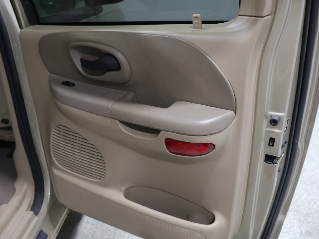 Used 2001 Ford F150 Lariat AWD/4WD image 23