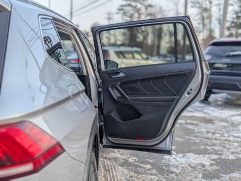 Used 2023 Volkswagen Tiguan SE image 36