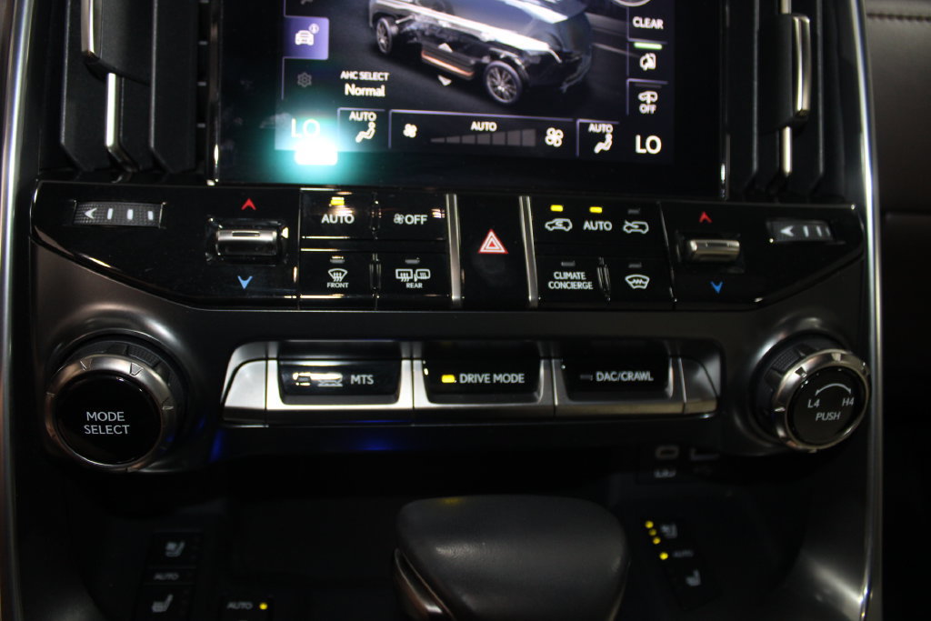 Used 2024 Lexus LX 600 4WD w/ Luxury Package image 48