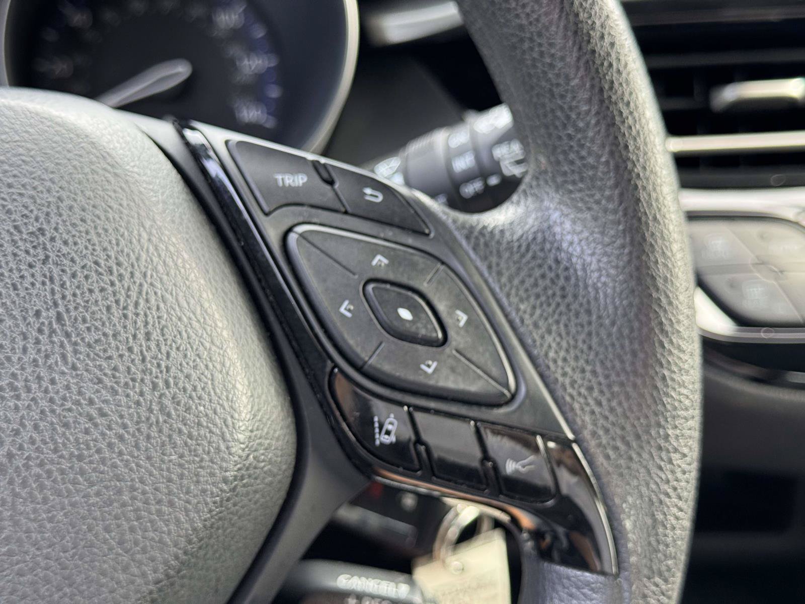Used 2019 Toyota C-HR LE FWD image 17